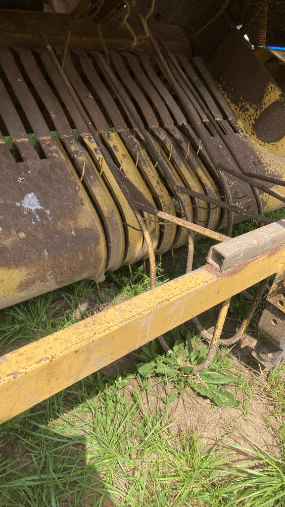 Rundballenpresse typu New Holland 648, Gebrauchtmaschine v CINTHEAUX (Obrázok 3)