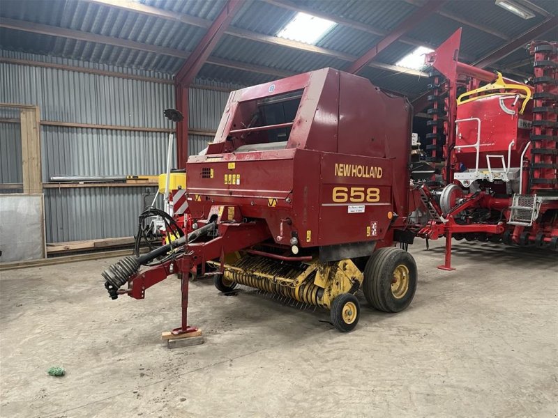 Rundballenpresse of the type New Holland 658 Særdeles pæn og velholdt, Gebrauchtmaschine in Rødekro