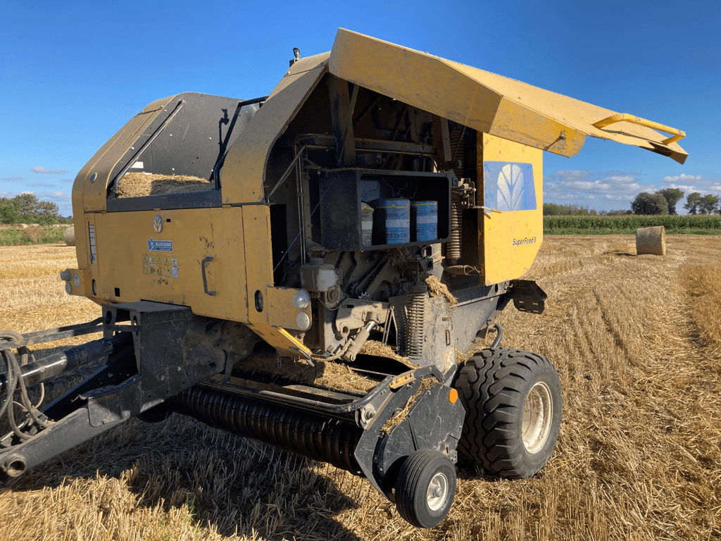 Rundballenpresse типа New Holland BR 7060 F BC AR, Gebrauchtmaschine в TREMEUR (Фотография 2)