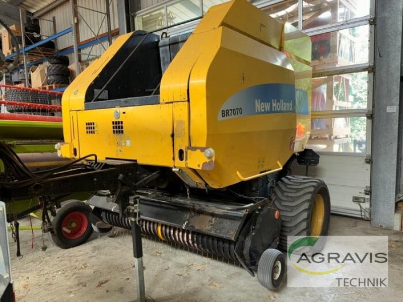 Rundballenpresse des Typs New Holland BR 7070 CROPCUTTER, Gebrauchtmaschine in Olfen  (Bild 1)