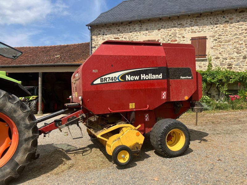 Rundballenpresse of the type New Holland BR 740, Gebrauchtmaschine in MORLHON LE HAUT