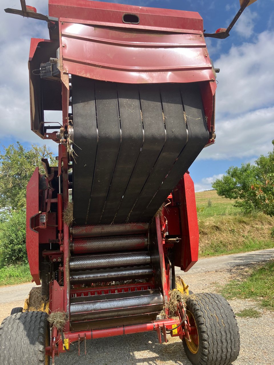 Rundballenpresse tip New Holland BR 740, Gebrauchtmaschine in MORLHON LE HAUT (Poză 4)