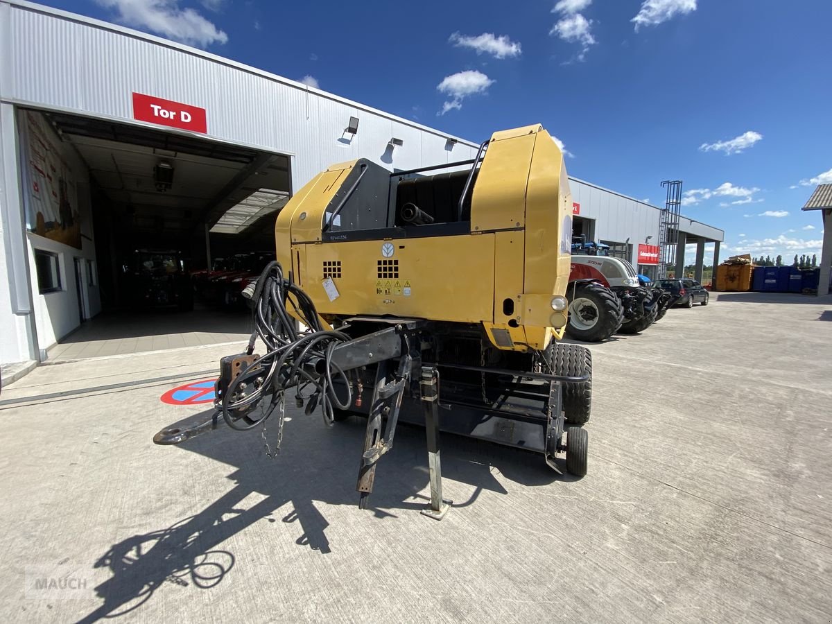 Rundballenpresse des Typs New Holland BR 740A, Gebrauchtmaschine in Burgkirchen (Bild 4)