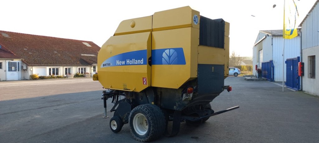 Rundballenpresse del tipo New Holland BR 750 A, Gebrauchtmaschine en VERT TOULON (Imagen 10)