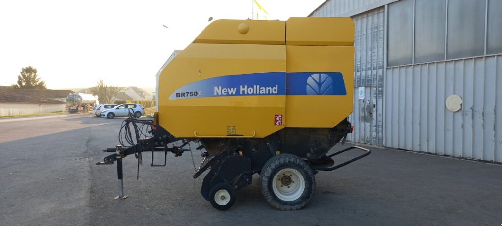 Rundballenpresse del tipo New Holland BR 750 A, Gebrauchtmaschine en VERT TOULON (Imagen 2)