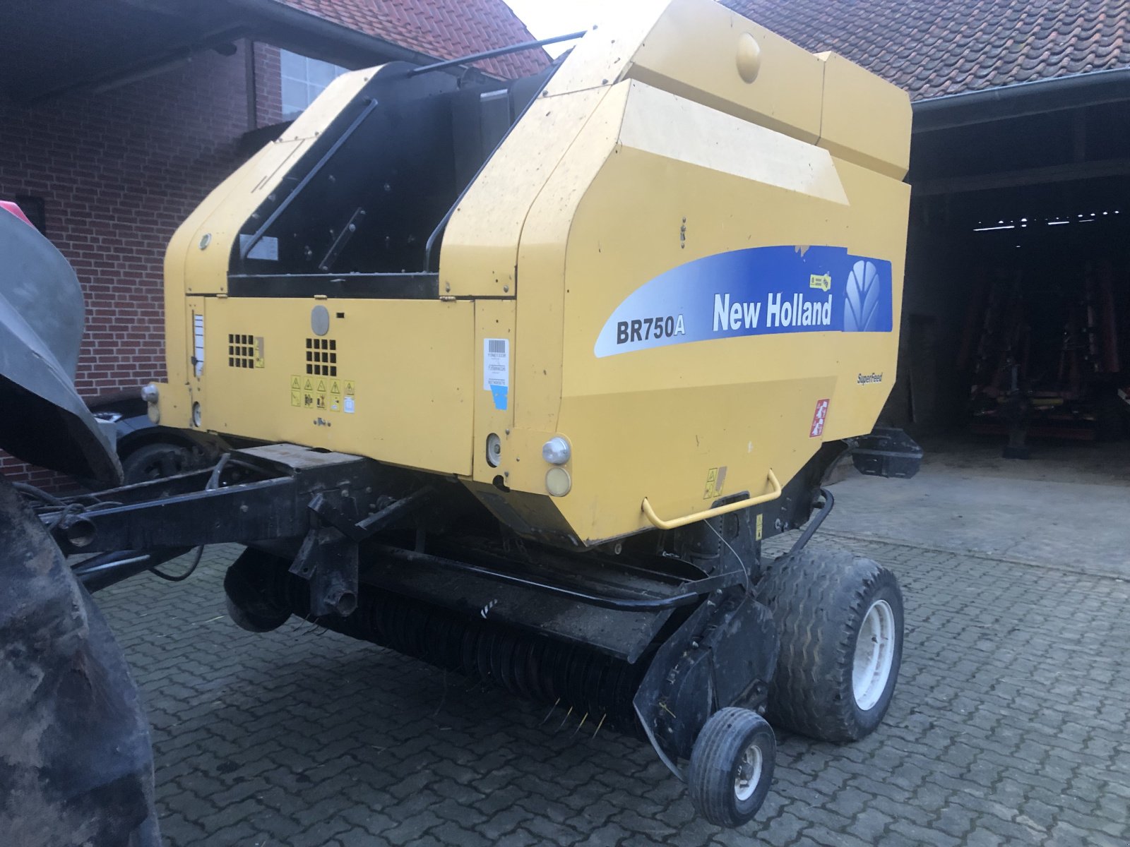 Rundballenpresse типа New Holland BR 750, Gebrauchtmaschine в Neustadt (Фотография 2)