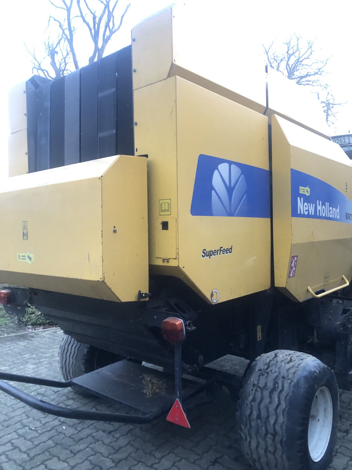 Rundballenpresse Türe ait New Holland BR 750, Gebrauchtmaschine içinde Neustadt (resim 3)