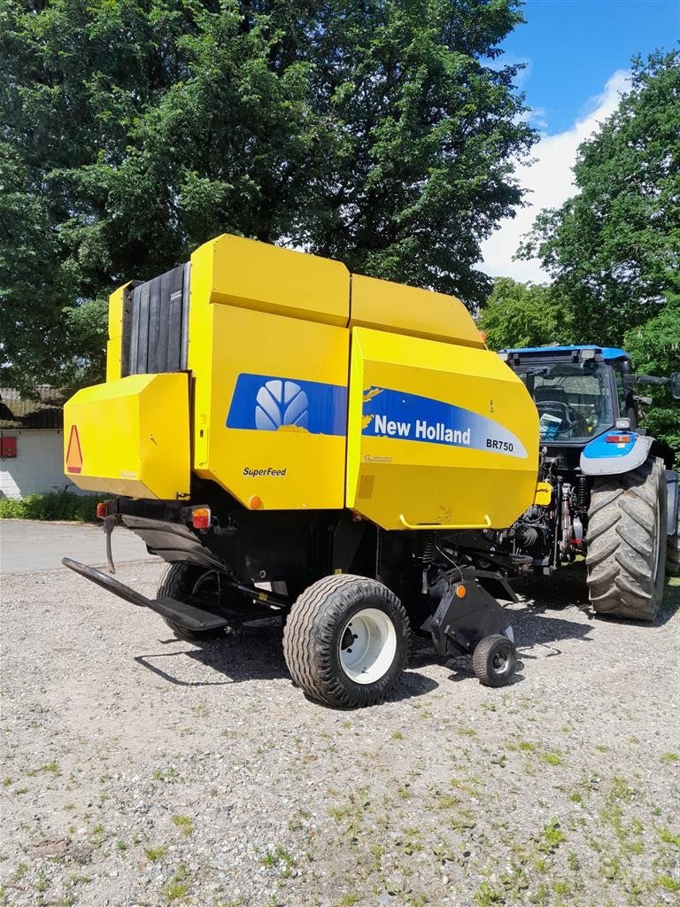 Rundballenpresse tipa New Holland BR 750A, Gebrauchtmaschine u Stenstrup (Slika 1)