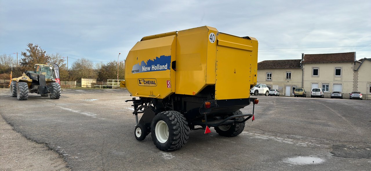 Rundballenpresse del tipo New Holland Br7060, Gebrauchtmaschine en Lérouville (Imagen 4)