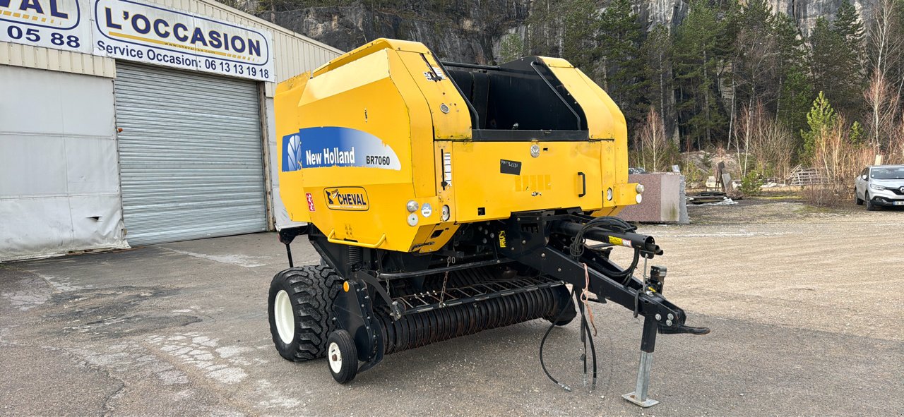 Rundballenpresse Türe ait New Holland Br7060, Gebrauchtmaschine içinde Lérouville (resim 2)