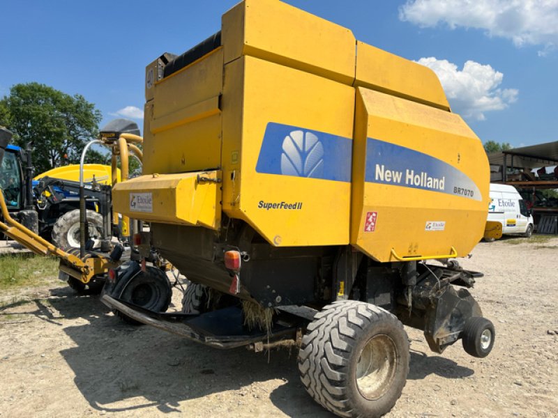 Rundballenpresse des Typs New Holland BR7070 superfeed, Gebrauchtmaschine in VERT TOULON (Bild 1)