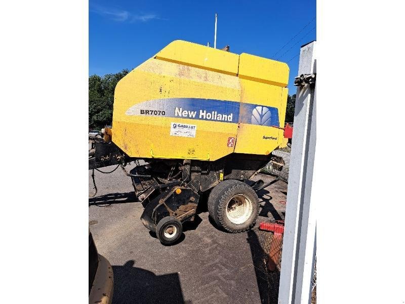 Rundballenpresse tipa New Holland BR7070, Gebrauchtmaschine u PLUMELEC