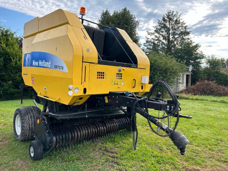 Rundballenpresse от тип New Holland BR7070, Gebrauchtmaschine в CONFRANÇON (Снимка 1)