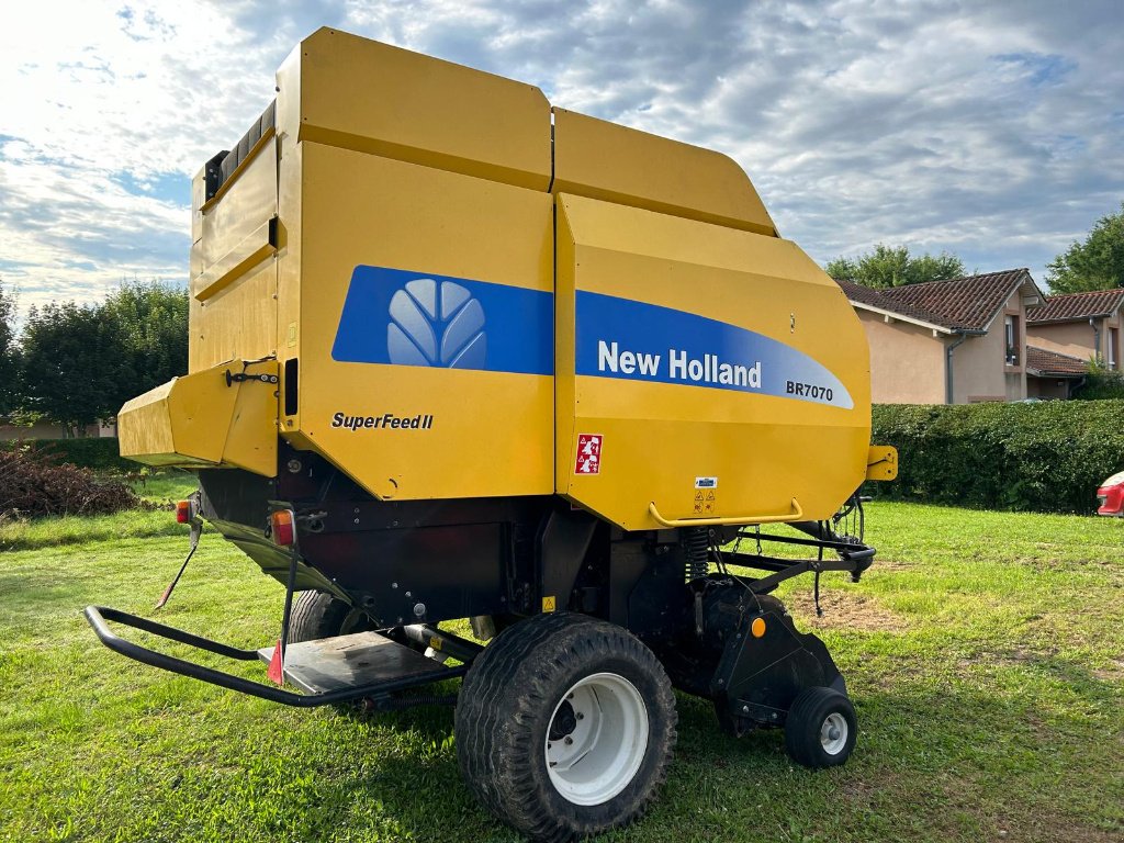 Rundballenpresse типа New Holland BR7070, Gebrauchtmaschine в CONFRANÇON (Фотография 4)