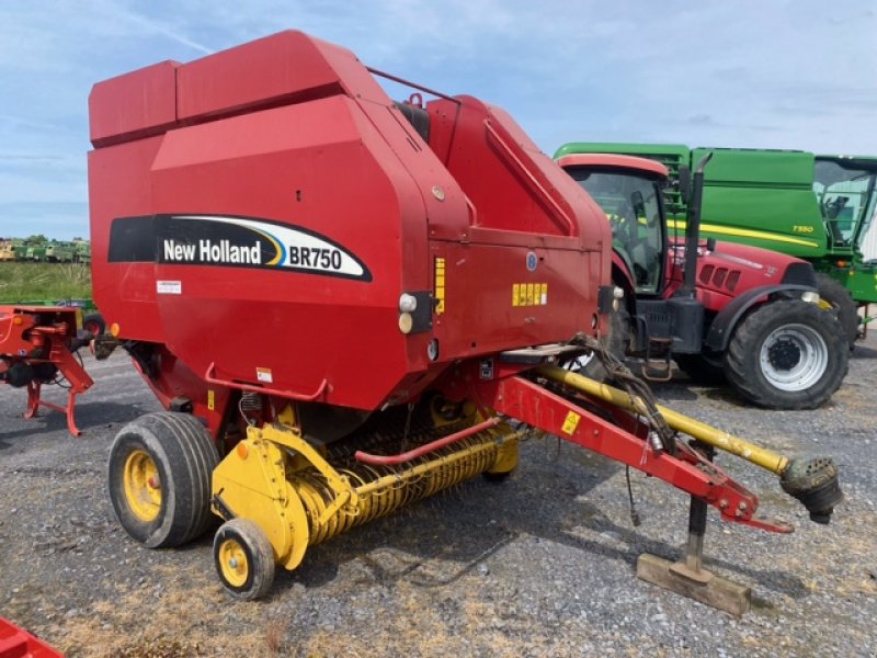 Rundballenpresse van het type New Holland BR750, Gebrauchtmaschine in Richebourg (Foto 3)