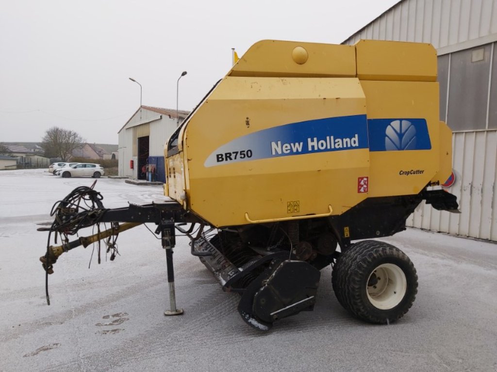 Rundballenpresse tip New Holland BR750, Gebrauchtmaschine in VERT TOULON (Poză 10)