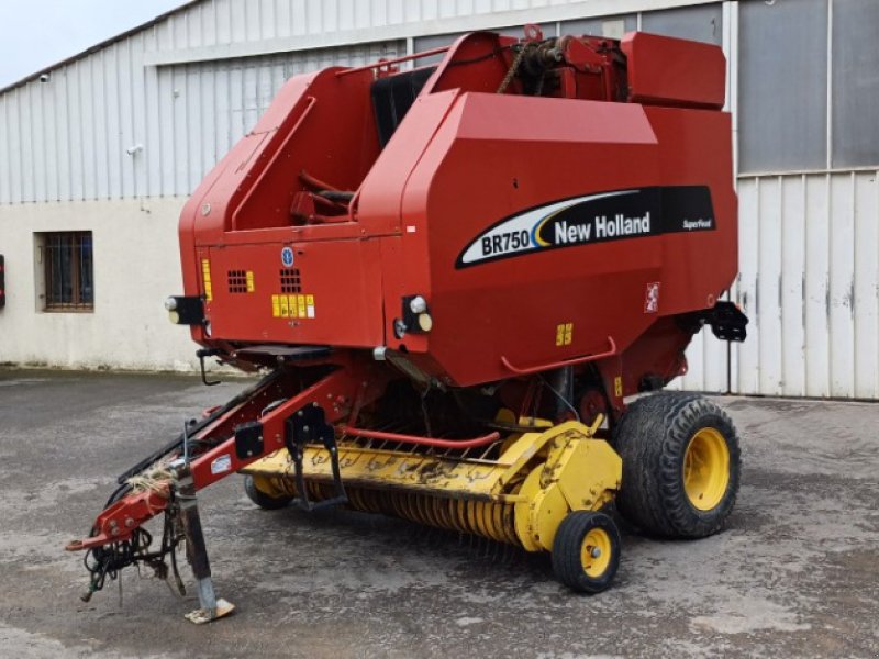 Rundballenpresse van het type New Holland BR750, Gebrauchtmaschine in VERT TOULON (Foto 1)