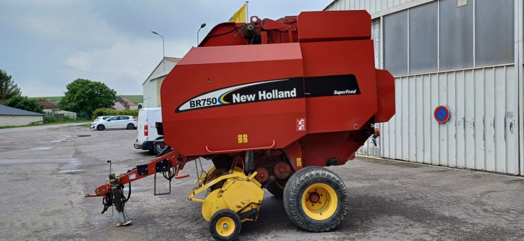 Rundballenpresse of the type New Holland BR750, Gebrauchtmaschine in VERT TOULON (Picture 3)