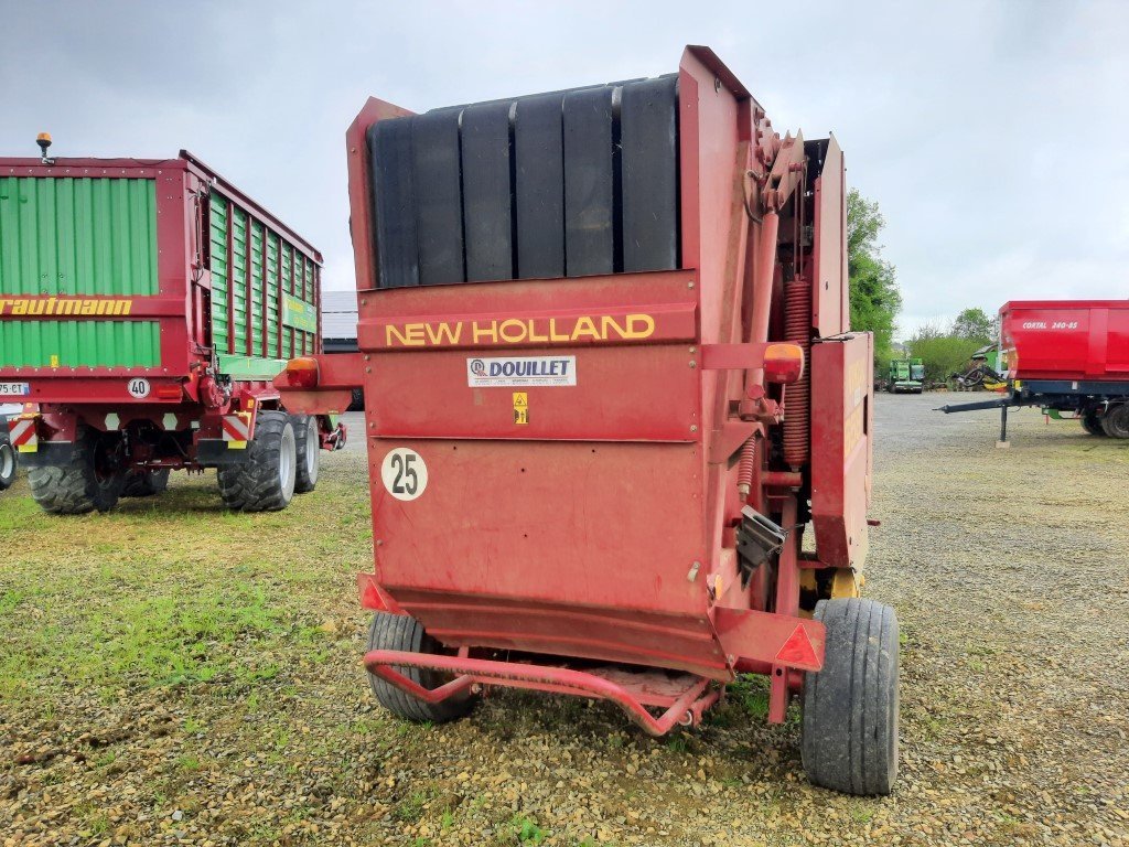 Rundballenpresse typu New Holland Presse à balles rondes 658 New Holland, Gebrauchtmaschine w Le Horps (Zdjęcie 9)