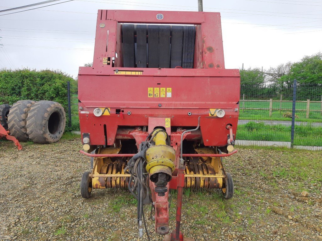 Rundballenpresse du type New Holland Presse à balles rondes 658 New Holland, Gebrauchtmaschine en Le Horps (Photo 4)