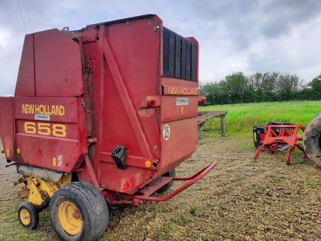 Rundballenpresse tipa New Holland Presse à balles rondes 658 New Holland, Gebrauchtmaschine u Le Horps (Slika 8)