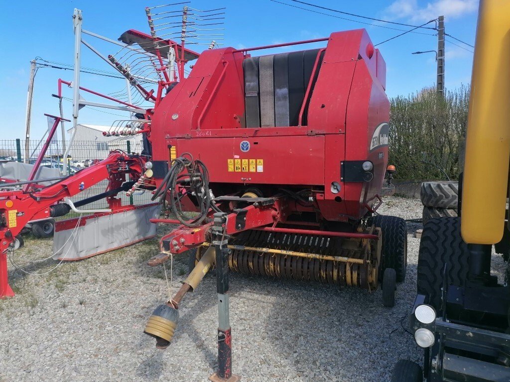 Rundballenpresse tipa New Holland Presse à balles rondes BR750 New Holland, Gebrauchtmaschine u Aron (Slika 3)