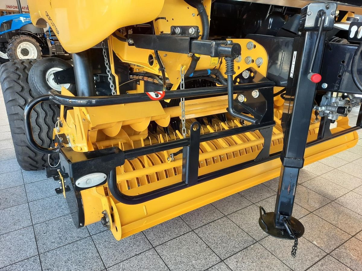 Rundballenpresse del tipo New Holland ROLL BELT 150 CROPCUTTER, Neumaschine en Burgkirchen (Imagen 2)