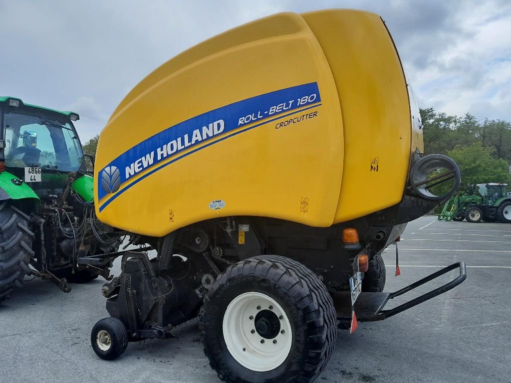 Rundballenpresse Türe ait New Holland ROLL BELT 180 CROP CUTTER, Gebrauchtmaschine içinde BAZOGES EN PAREDS (resim 1)