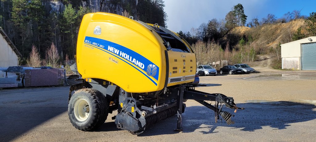 Rundballenpresse van het type New Holland Roll belt 180 CROPCUTTER, Gebrauchtmaschine in Lérouville (Foto 4)