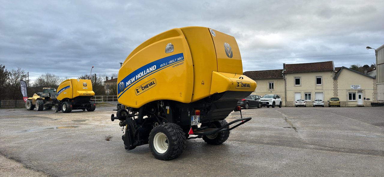 Rundballenpresse of the type New Holland ROLL BELT 180 SE, Gebrauchtmaschine in Saint-Nabord (Picture 3)