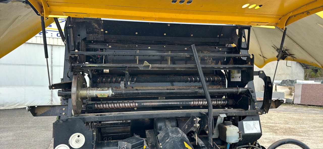 Rundballenpresse del tipo New Holland ROLL BELT 180 SE, Gebrauchtmaschine en Saint-Nabord (Imagen 8)