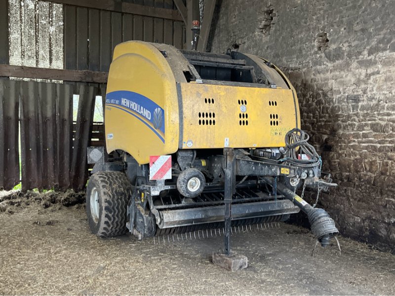 Rundballenpresse of the type New Holland Roll-Belt 180 SuperFeed, Gebrauchtmaschine in Roches-sur-Marne (Picture 1)