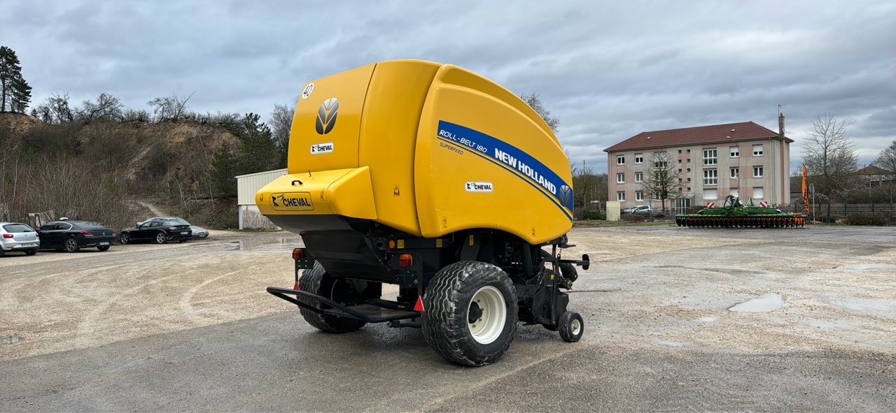 Rundballenpresse del tipo New Holland Roll Belt 180 superfeed, Gebrauchtmaschine en Chauvoncourt (Imagen 4)