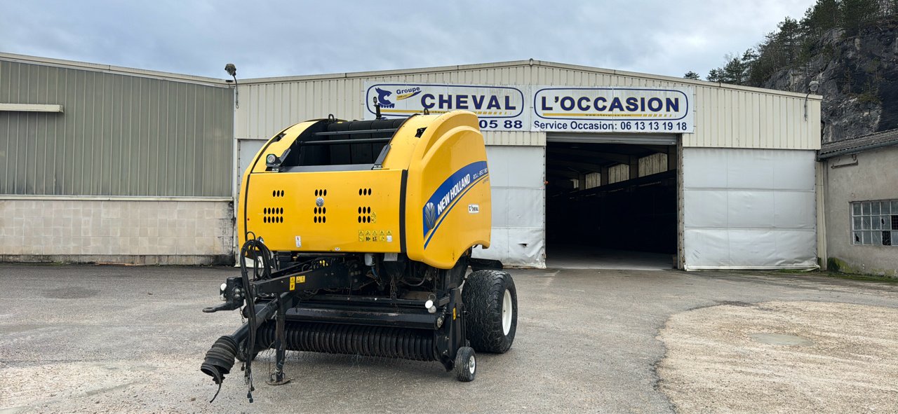 Rundballenpresse del tipo New Holland Roll Belt 180 superfeed, Gebrauchtmaschine en Chauvoncourt (Imagen 1)