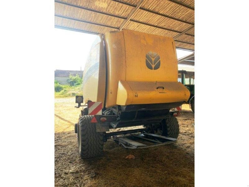 Rundballenpresse van het type New Holland ROLL BELT 180, Gebrauchtmaschine in SAINT-GERMAIN DU PUY (Foto 4)