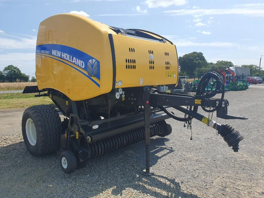 Rundballenpresse του τύπου New Holland ROLL BELT CROP CUTTER 150, Gebrauchtmaschine σε DOMFRONT (Φωτογραφία 2)