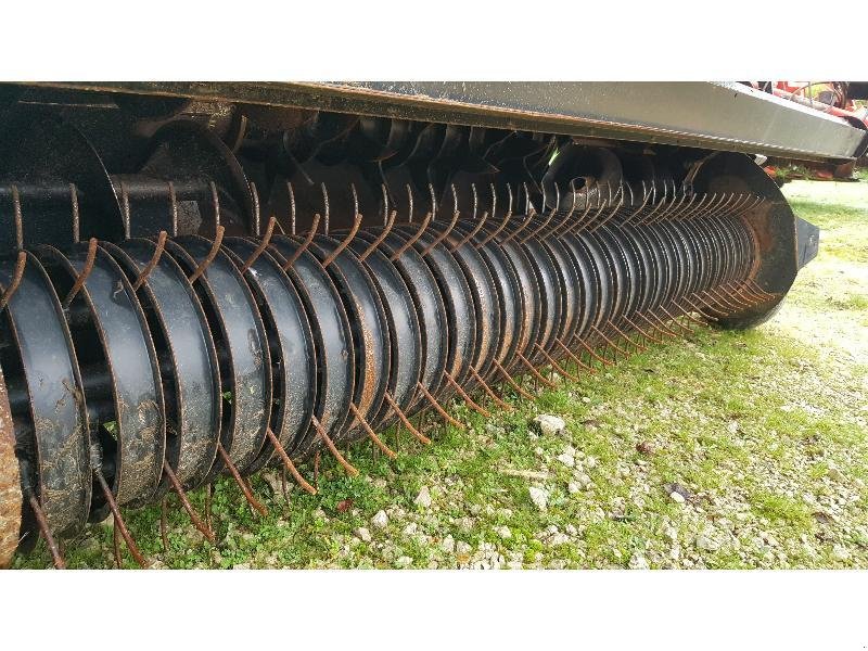 Rundballenpresse typu New Holland ROLL-BELT180, Gebrauchtmaschine v CHAUMONT (Obrázok 3)