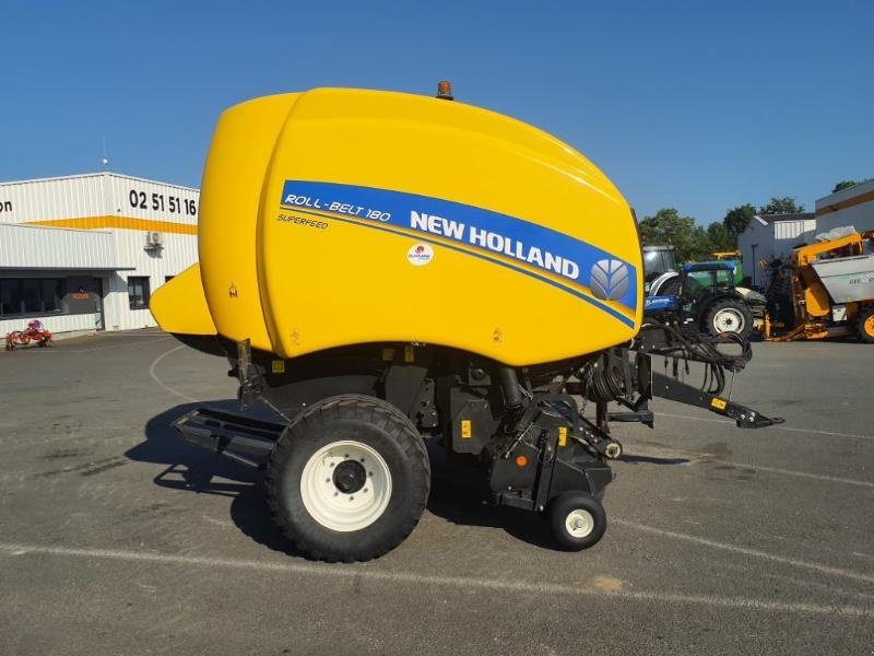 Rundballenpresse van het type New Holland ROLL-BELT180, Gebrauchtmaschine in ANTIGNY (Foto 1)