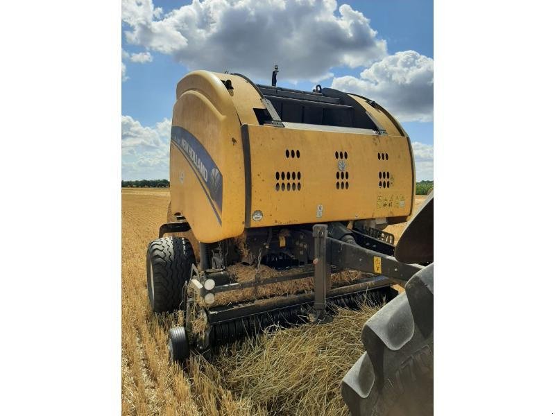 Rundballenpresse van het type New Holland ROLL-BELT180, Gebrauchtmaschine in CHAUMONT (Foto 1)