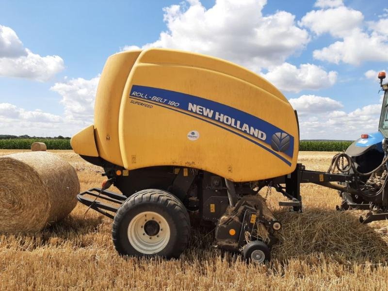 Rundballenpresse от тип New Holland ROLL-BELT180, Gebrauchtmaschine в CHAUMONT (Снимка 2)