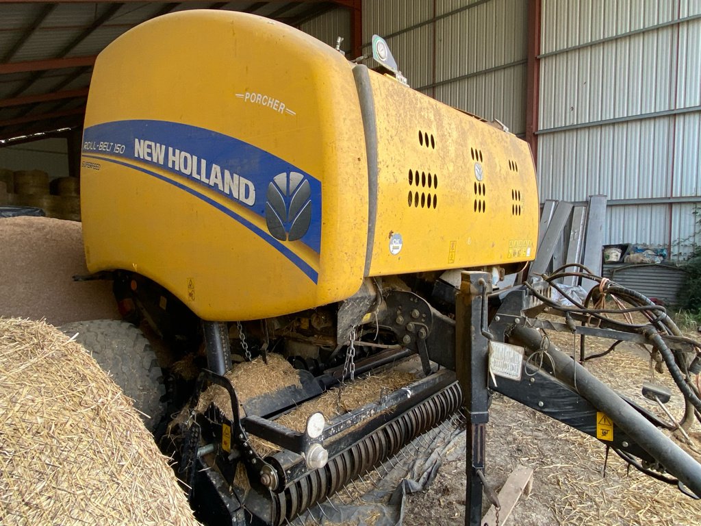 Rundballenpresse typu New Holland ROLLBELT 150 SUPERFEED, Gebrauchtmaschine w UZERCHE (Zdjęcie 2)