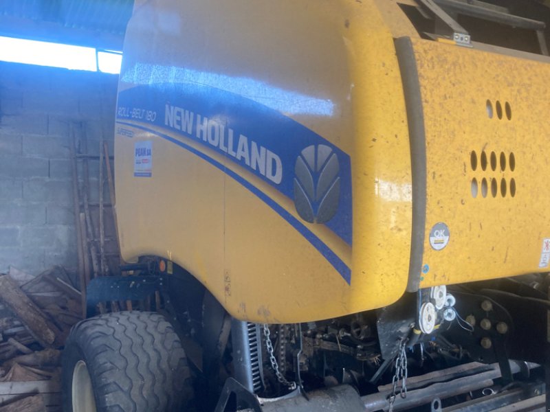 Rundballenpresse del tipo New Holland ROLLBELT 180, Gebrauchtmaschine en CORMENON