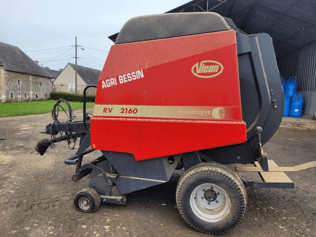 Rundballenpresse van het type Vicon RV 2160, Gebrauchtmaschine in DOMFRONT (Foto 3)