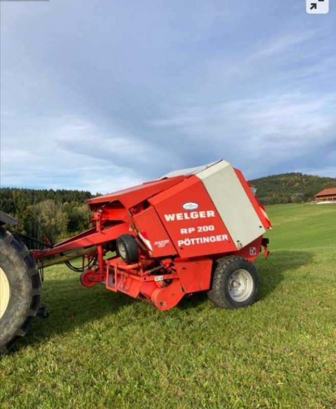 Rundballenpresse van het type Welger RP 200, Gebrauchtmaschine in NATTERNBACH (Foto 1)