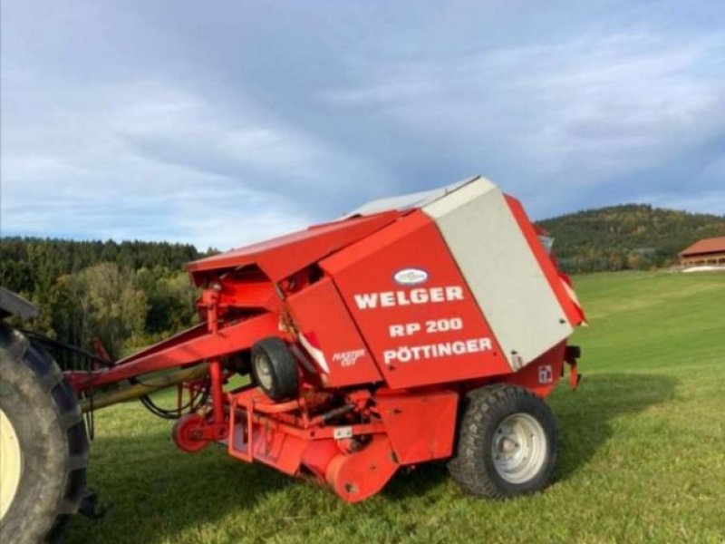 Rundballenpresse des Typs Welger RP 200, Gebrauchtmaschine in NATTERNBACH (Bild 1)