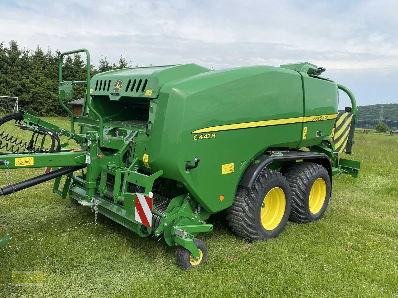 Rundballenwickelgerät du type John Deere C441R Kombipresse, Neumaschine en Marsberg-Giershagen (Photo 1)