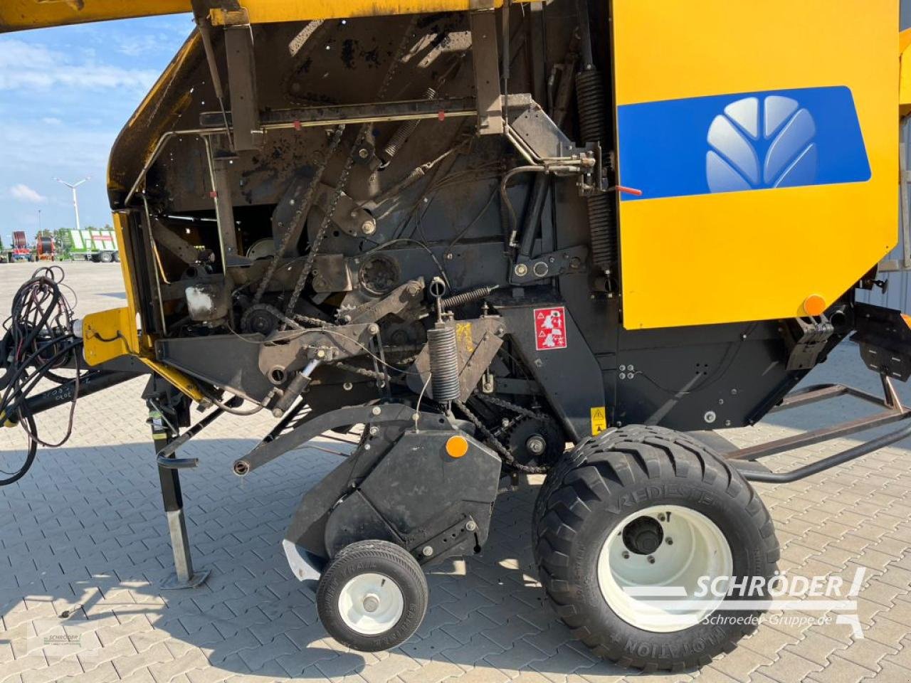 Rundballenwickelgerät del tipo New Holland BR 7070, Gebrauchtmaschine en Scharrel (Imagen 9)