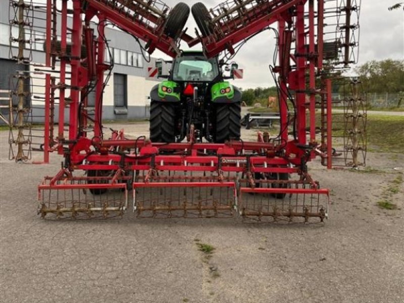 Saatbettkombination van het type Kongskilde Trippel K m. efterharve 12 mtr., Gebrauchtmaschine in Nykøbing Falster (Foto 1)