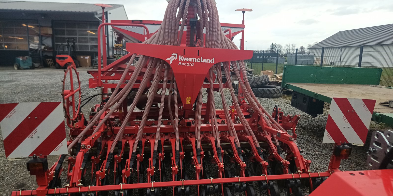 Saatbettkombination of the type Kverneland i-drill Pro, Gebrauchtmaschine in OSTERHOFEN (Picture 1)