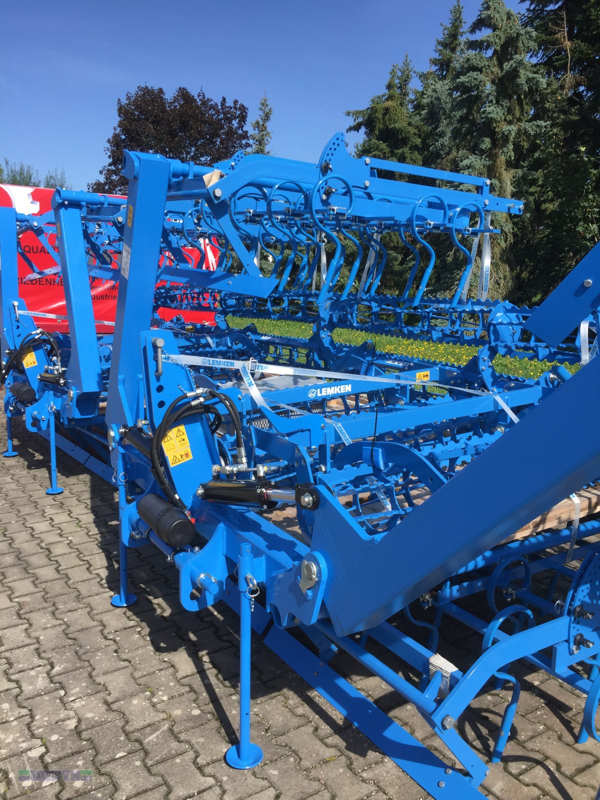 Saatbettkombination of the type Lemken Korund 8/600, 64 GAM-Zinken, Neumaschine in Buchdorf (Picture 2)